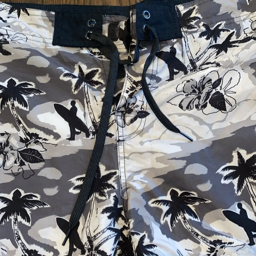 American Republic black floral Hawaiian swim trunks shorts size small